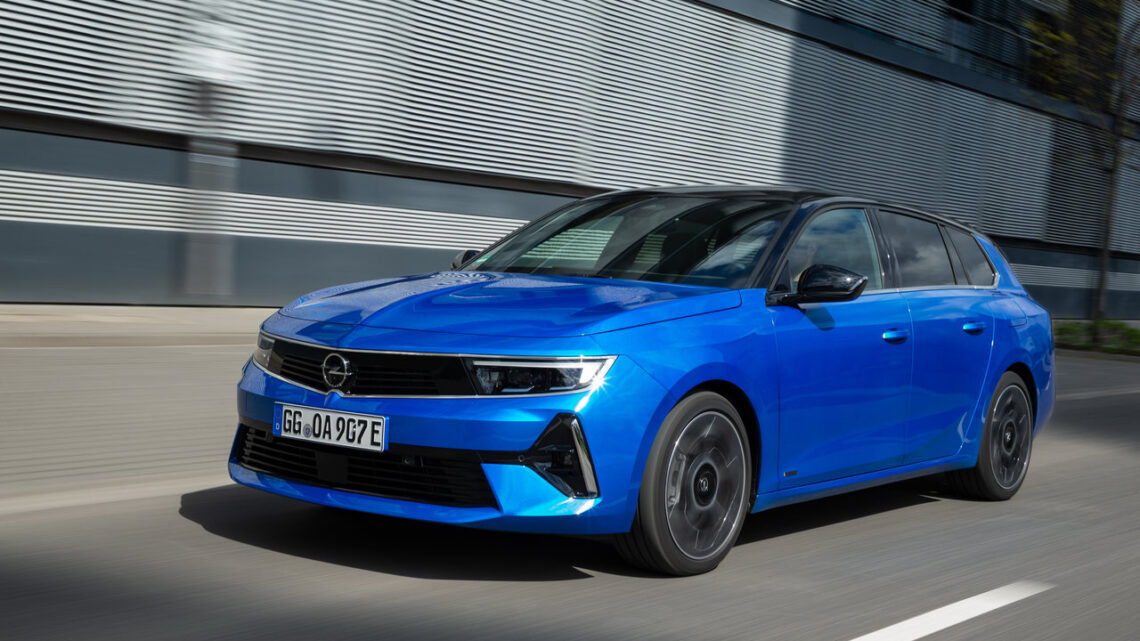 Czy to Opel Kadett? Nie! To najnowszy Opel Astra Sports Tourer Czy to Opel Kadett? Nie! To najnowszy Opel Astra Sports Tourer