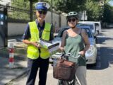 Policja uczy, jak bezpiecznie jeździć rowerem i hulajnogą latem
