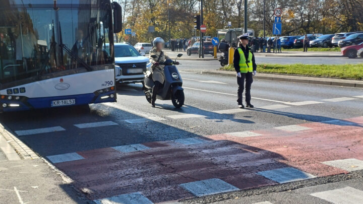 Krakowska policja podsumowała akcję „Znicz 2025”. Blisko tysiąc mandatów i 19 pijanych kierowców