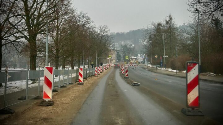 Rewolucja przy Cichym Kąciku. Piastowska jednokierunkowa, a kierowcy muszą uzbroić się w cierpliwość