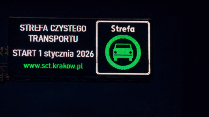 SCT: Gorący styczeń w Krakowie. Protesty, zdewastowane znaki i spóźniona kontrofensywa miasta