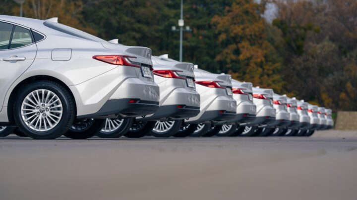 Rok pod dyktando firm i niesłabnąca pozycja Toyoty. Rynek motoryzacyjny w liczbach