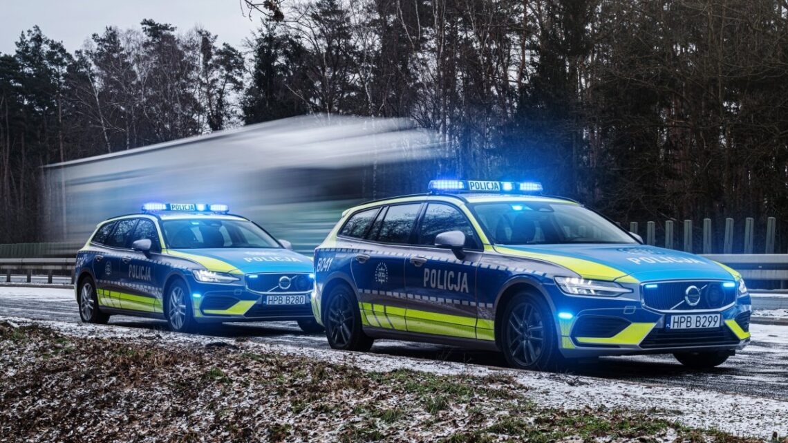 Nowe radiowozy Volvo wyjechały od krakowskiego dealera